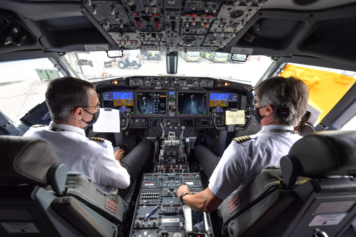 Pilot pasportunu unutdu, təyyarə geri qayıtmalı oldu