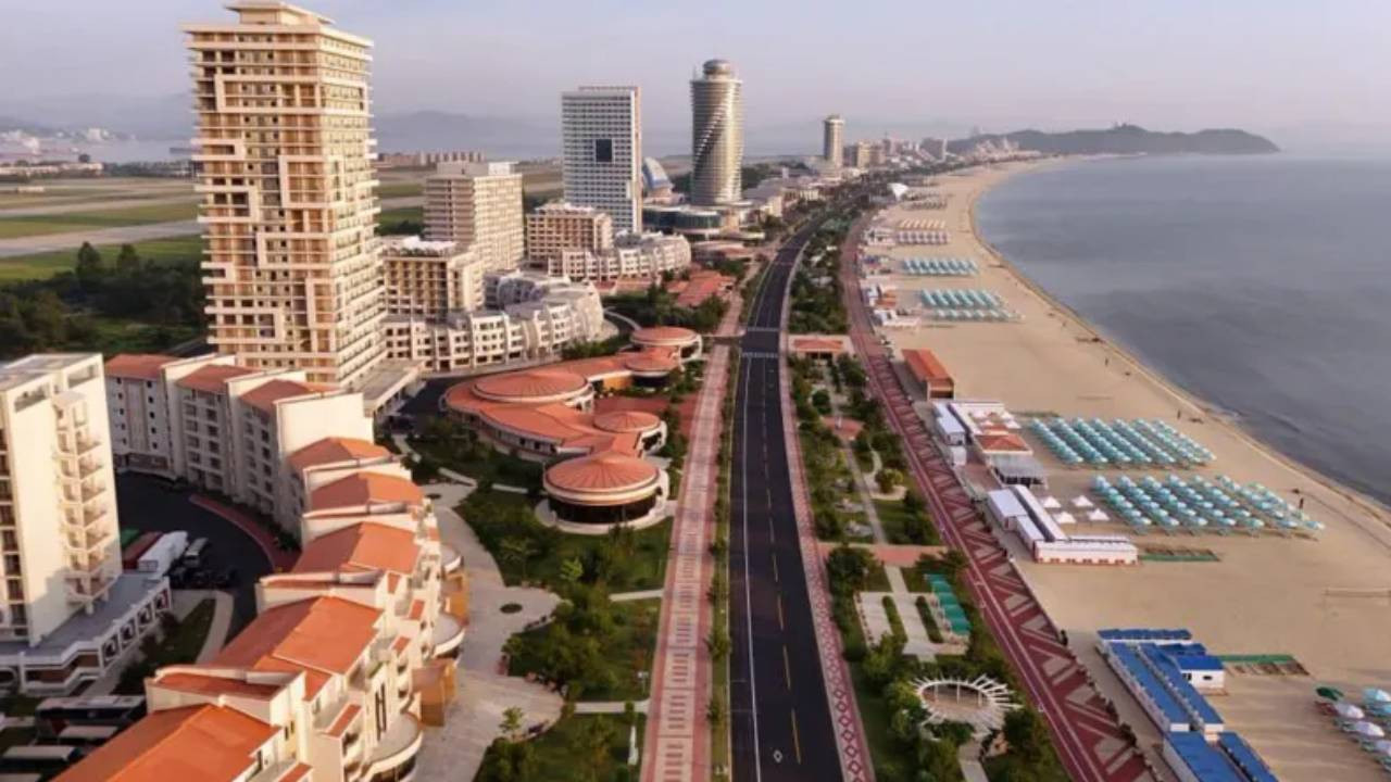Şimali Koreya, yalnız ruslara açıq olan yeni lüks Wonsan Kalma kurortu ilə “müasir ölkə” imici yaratmağa çalışır
