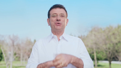 İstanbul Böyükşəhər Bələdiyyəsinin sədri Əkrəm İmamoğlu prezidentliyə namizədliyini rəsmən açıqlayıb.