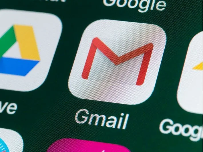 Gmailə suni intellekt dəstəkli axtarış yeniləməsi gətirildi