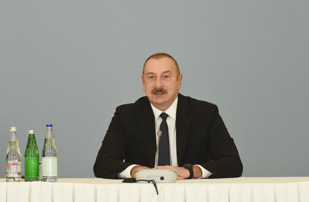 ADA Universitetində "Yeni dünya nizamına doğru" mövzusunda beynəlxalq forum keçirilir  ● Prezident İlham Əliyev tədbirdə çıxış edir.