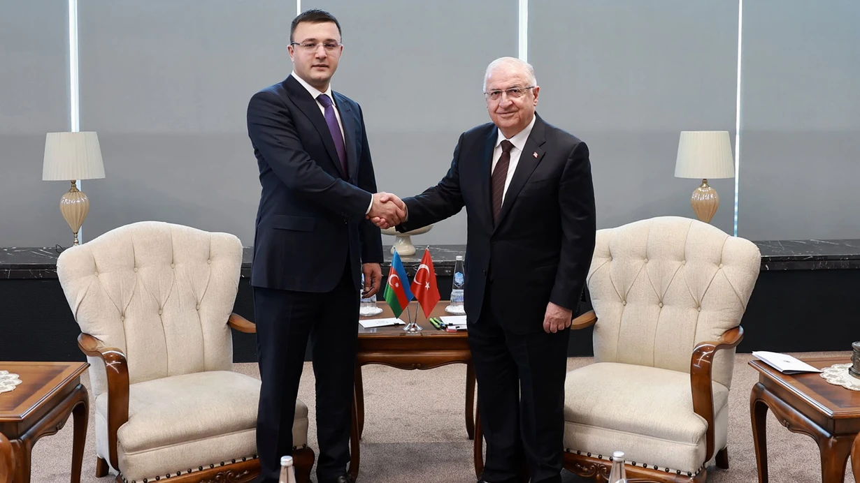 Türkiyəli Nazir Gülər ​​Azərbaycan müdafiə nazirinin müavini Qurbanovu qəbul edib
