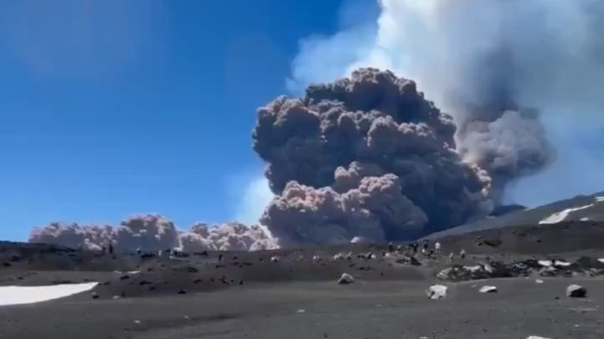 Etna vulkanı püskürüb: Lava və kül ətrafa saçılıb